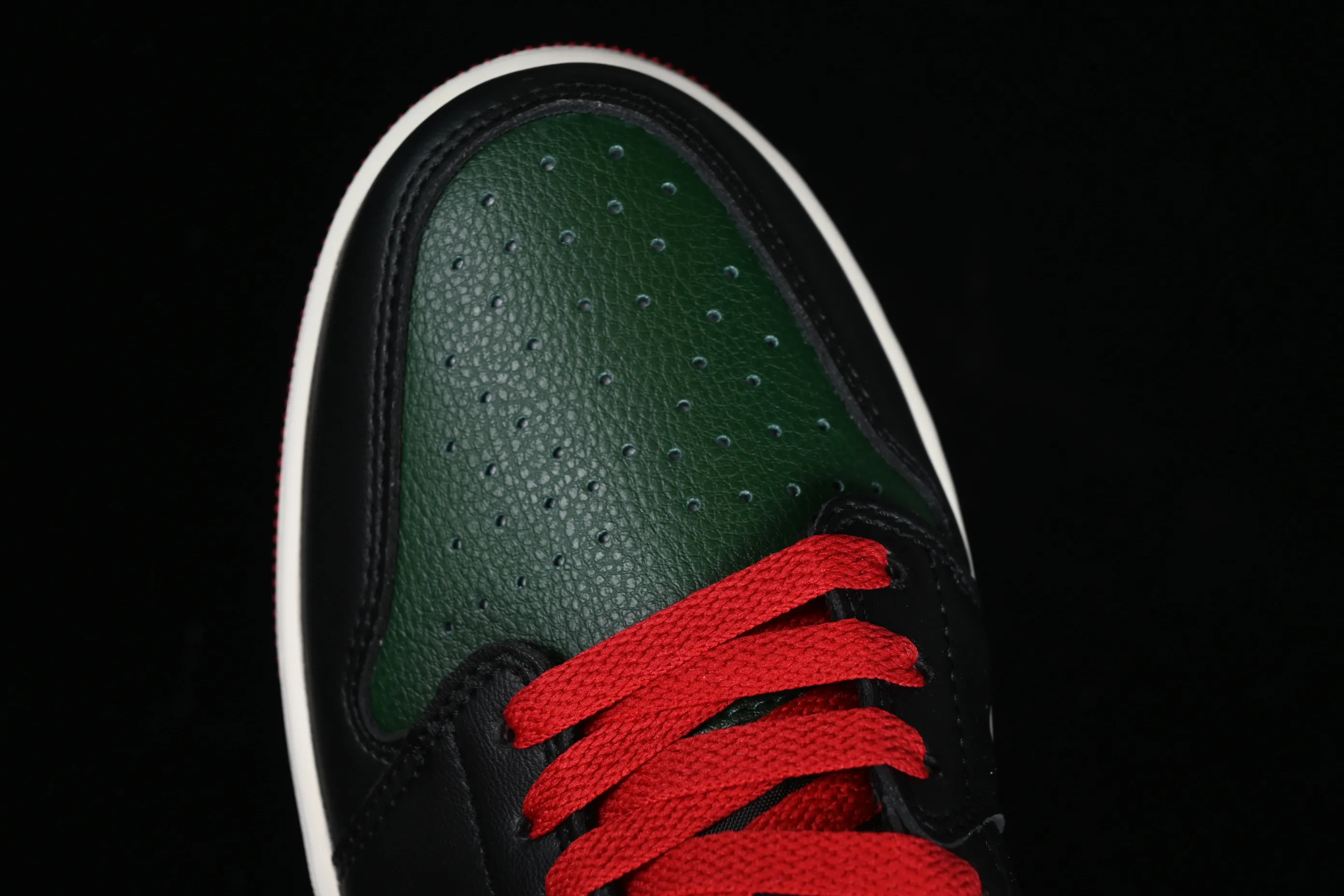 All categories Air Jordan Jordan series basketball shoes Air Jordan 1 Low Z version Air Jordan 1 Low AJ1 Joe 1 black and green color low-top cultural casual sneakers CZ0775-036